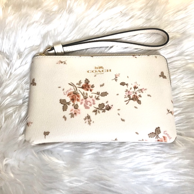 กระเป๋าคล้องมือ1ซิบ S COACH CORNER ZIP WRISTLET WITH ROSE BOUQUET PRINT