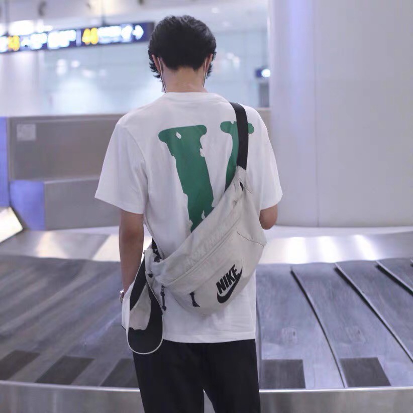 NIKE กระเป๋าสะพายไนกี้ชาย Wang Yibo สไตล์เดียวกันความจุขนาดใหญ่กระเป๋า