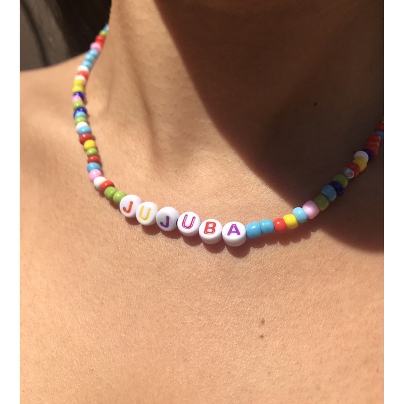 Colar de miçanga colorido personalizado com nome/frase