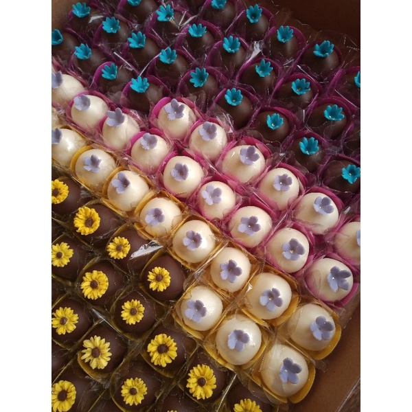 30 unidades de mini confeitos de pasta americana ou pasta de ninho