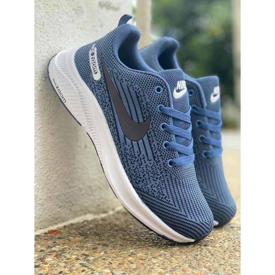 kasut sukan nike warna biru Fiona Edmunds