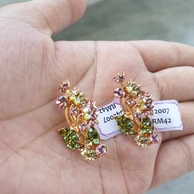 Ozel Brooch 💎 ready stock 💎 Shopee Malaysia