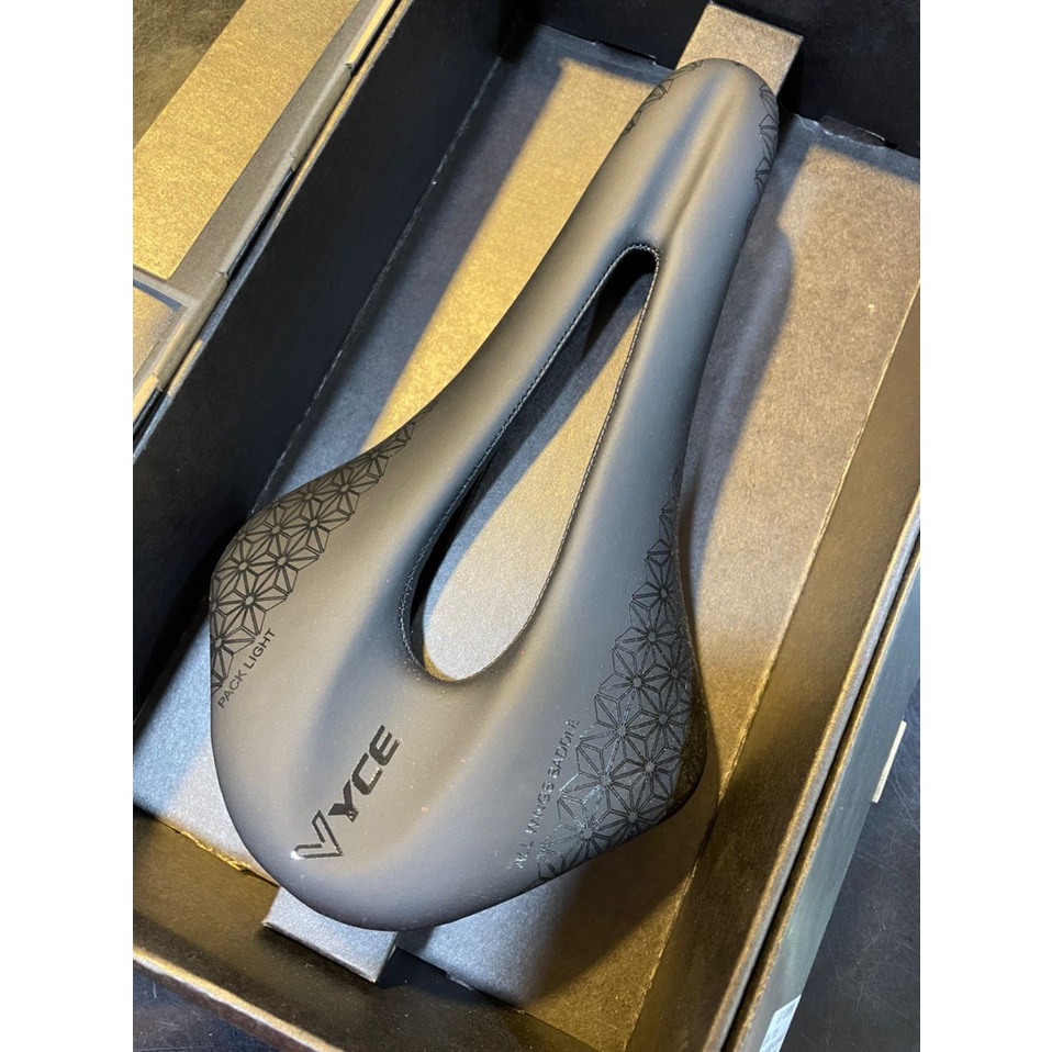 VYCE Full Carbons Fiber Saddle Ultralight Saddle Super Flow Road Bike