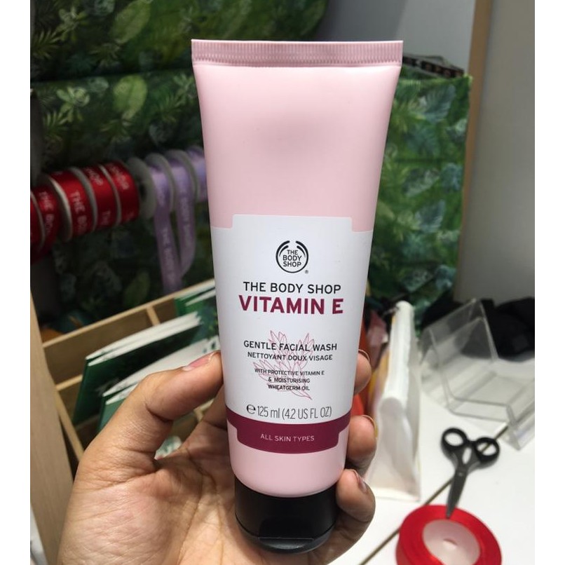 The Body Shop Vitamin E Gentle Facial Wash 125ml (CP 199rb) Shopee