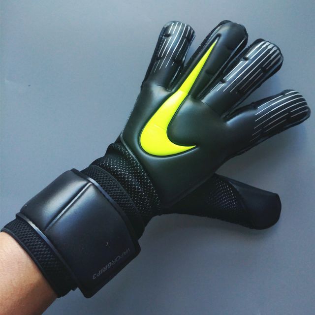 NIKE GK VG3 GOALKEEPER GLOVE Shopee Malaysia