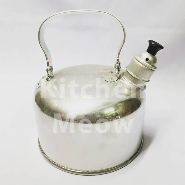 Traditional Aluminium Whistling Kettle/ Traditional Malay Cerek