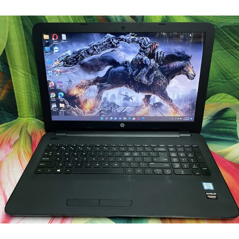Hp i5 slim Gaming laptop big screen with Ssd R5 Graphic + intel Hd