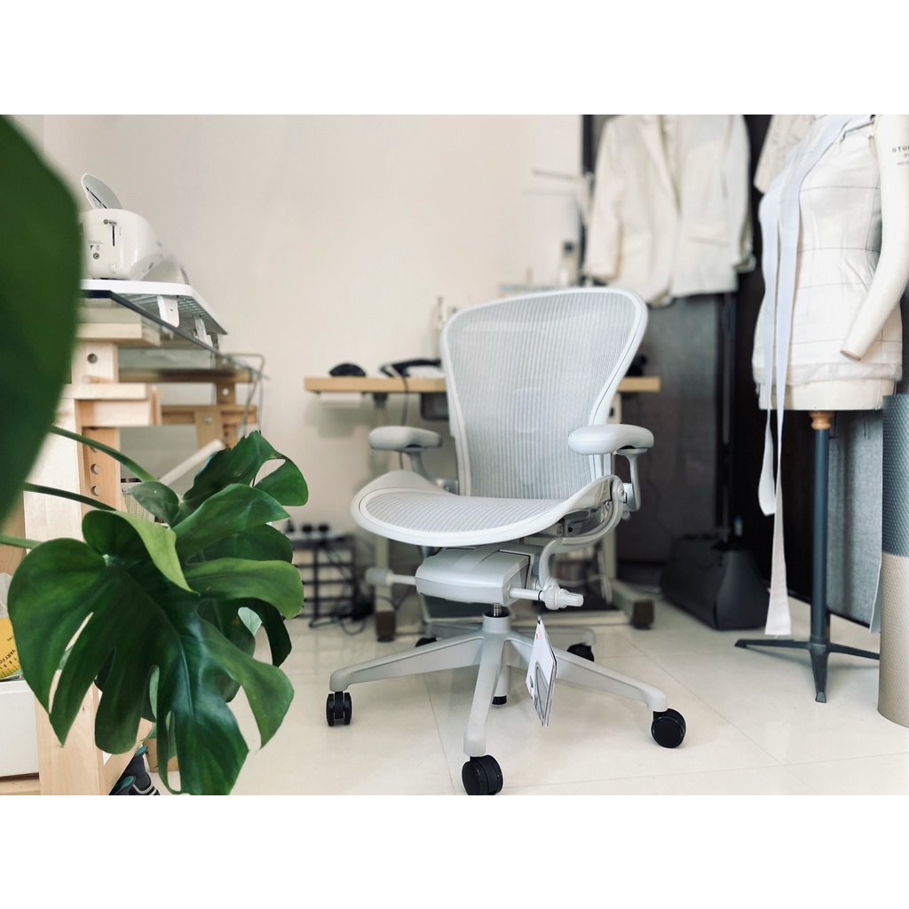 [Ready Stock] Herman Miller Aeron Remastered + ATLAS Headrest combo