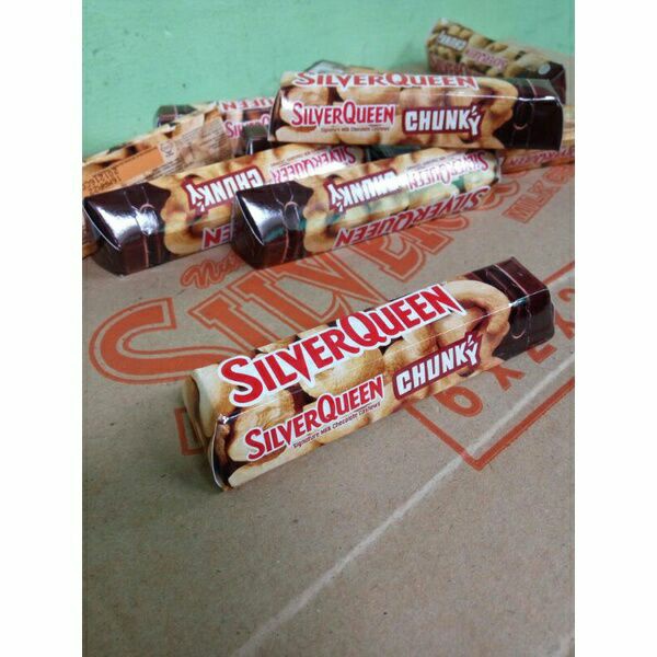 Silverqueen Chunky Bar 30gr Chocolate Cashew Almonds Chocolate SIlver