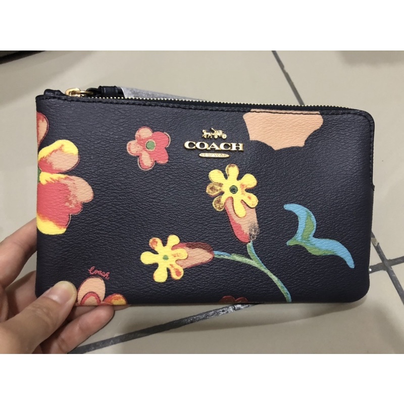 Coach Large Corner Zip Wristlet with Dreamy Land Floral Print Shopee