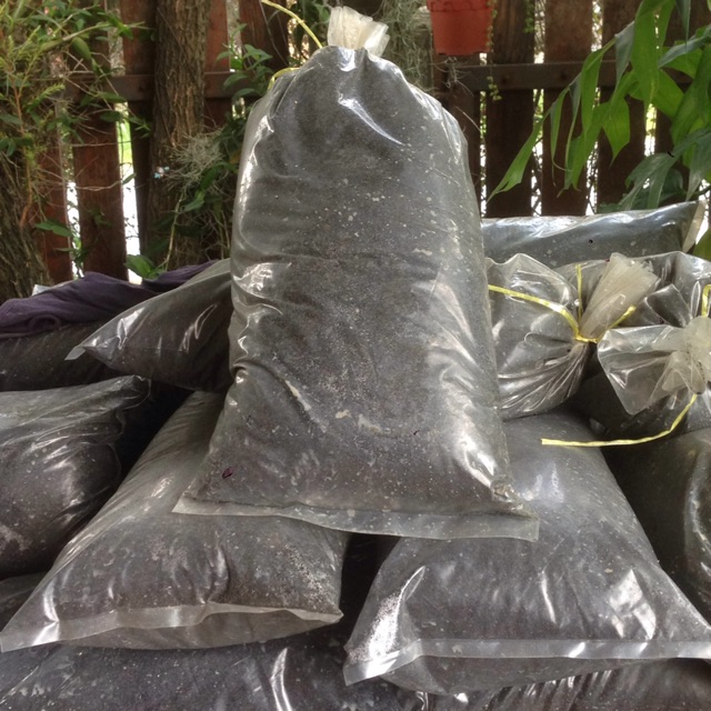 Tanah hitam / black soil .. Shopee Malaysia