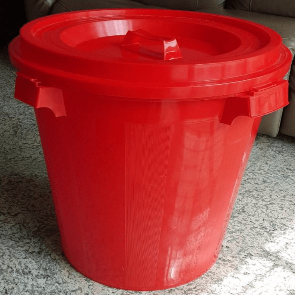 38 Gallon HighQuality Plastic Pail W Cover / Water Pail with Lid