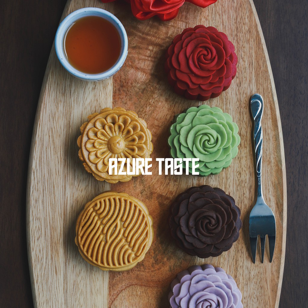 Kuih Bulan Halal Mooncakes Smoothie & Traditional Flavor 90g Azure