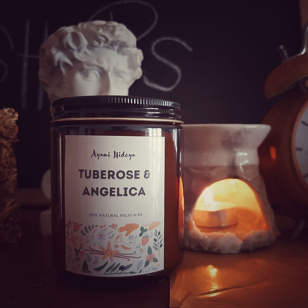 Ayumi Hidayu 205g Tuberose & Angelica Scented Candle Hand Poured Palm