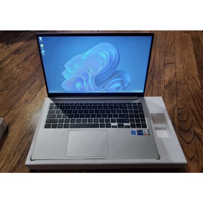 Brand New Samsung Galaxy Book 15.6" Core i71165G7 2.8GHz 16GB 512GB