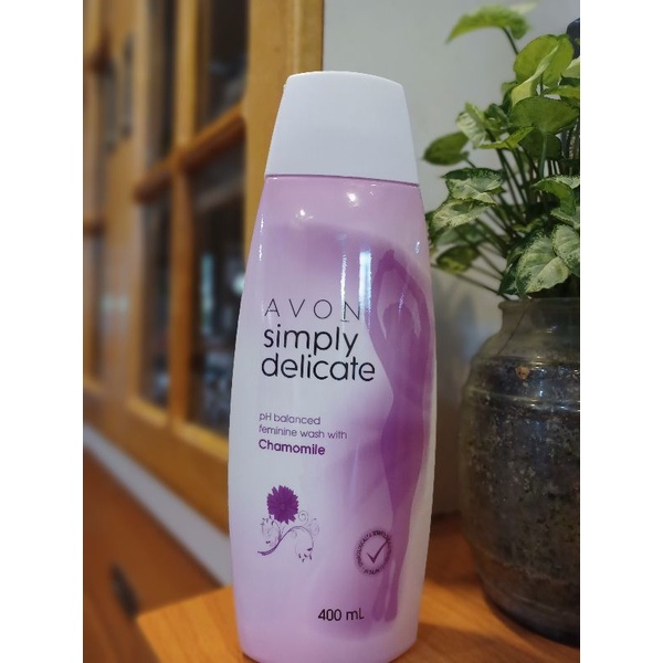 AVON SIMPLY DELICATE CHAMOMILE FEMININE WASH ( 400ml & 200ml) Shopee