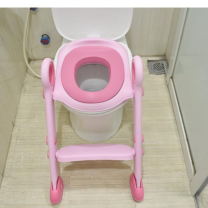 The toilet lid has an indispensable toilet ladder for babies Shopee