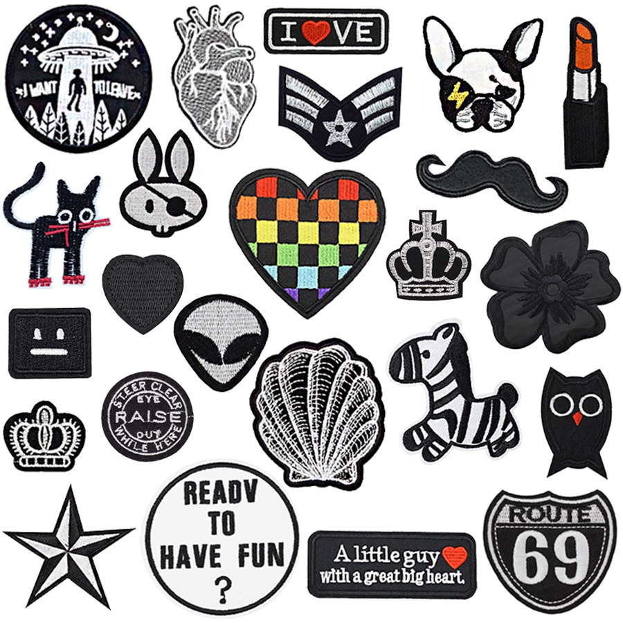 1 PCS Mix Black and White Funny Patches Clothing Applique Anime Badges