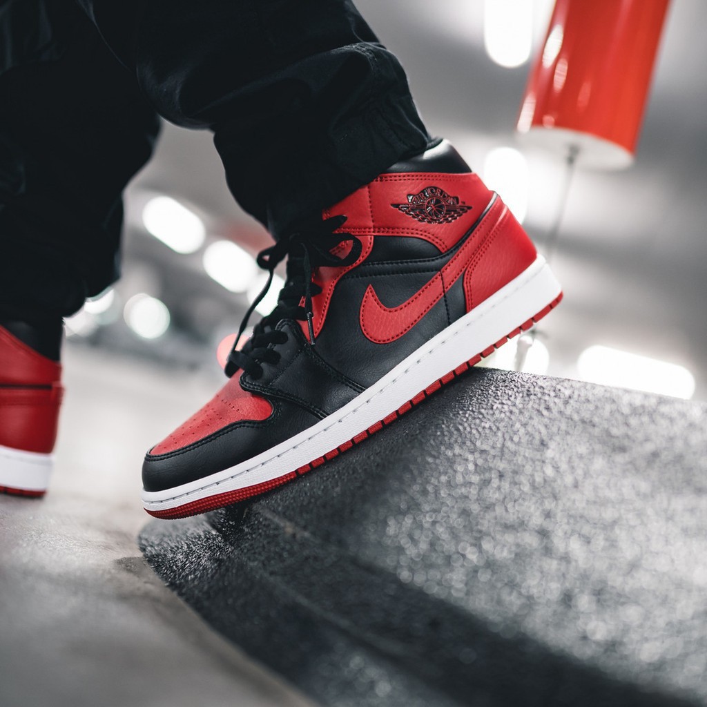 Nike Air Jordan 1 Mid Bred Banned Black Ban Wear Half 554724 074