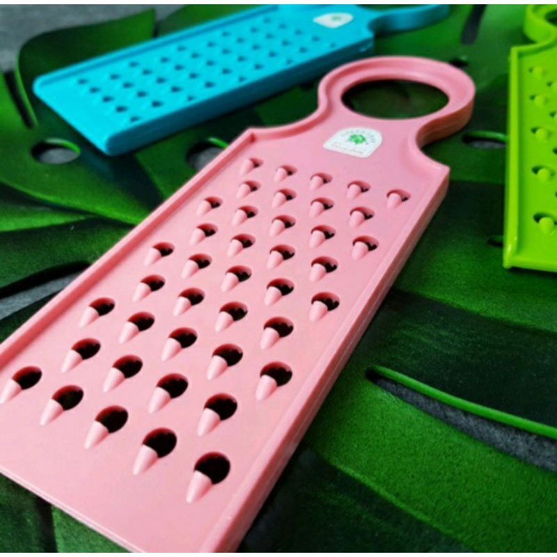 Green Leaf Plastic Cheese Grater / Grater Onion, Ginger, Chocolate