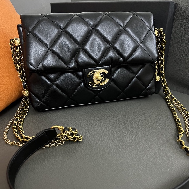 Chanel VIP gift crossbody bag blog.knak.jp