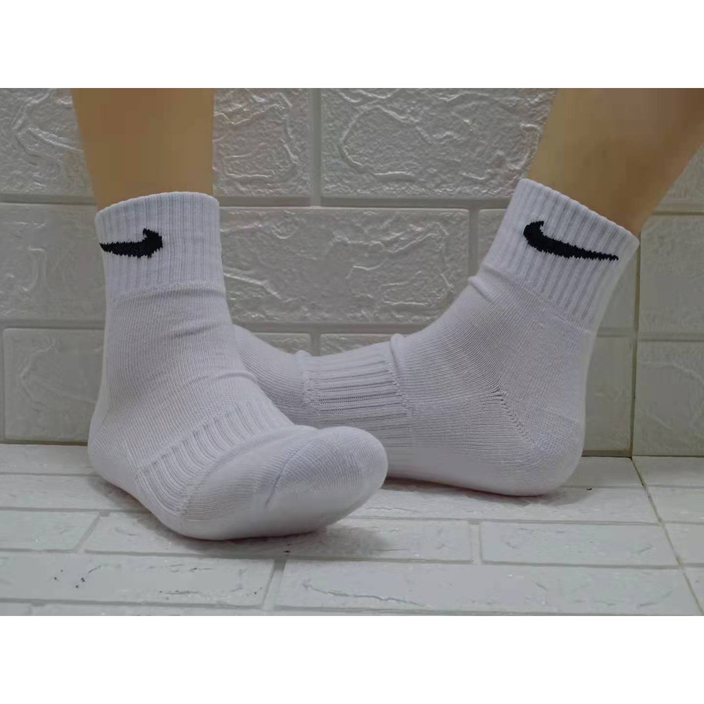nike mid socks for basketball wear and outdoor wear for men and women