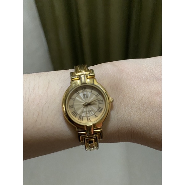 Total 40+ imagen givenchy women's watch Abzlocal.mx