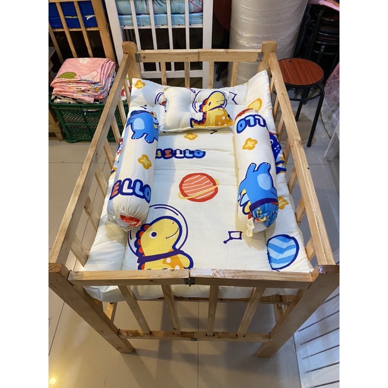 Adjustable crib with comforter set ( white or varnish ) Shopee