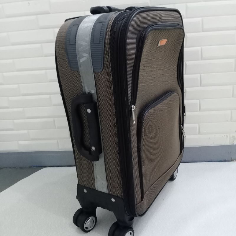 Preloved Maleta Tela Medium Size Travel Luggage 4 wheelers (Zipper