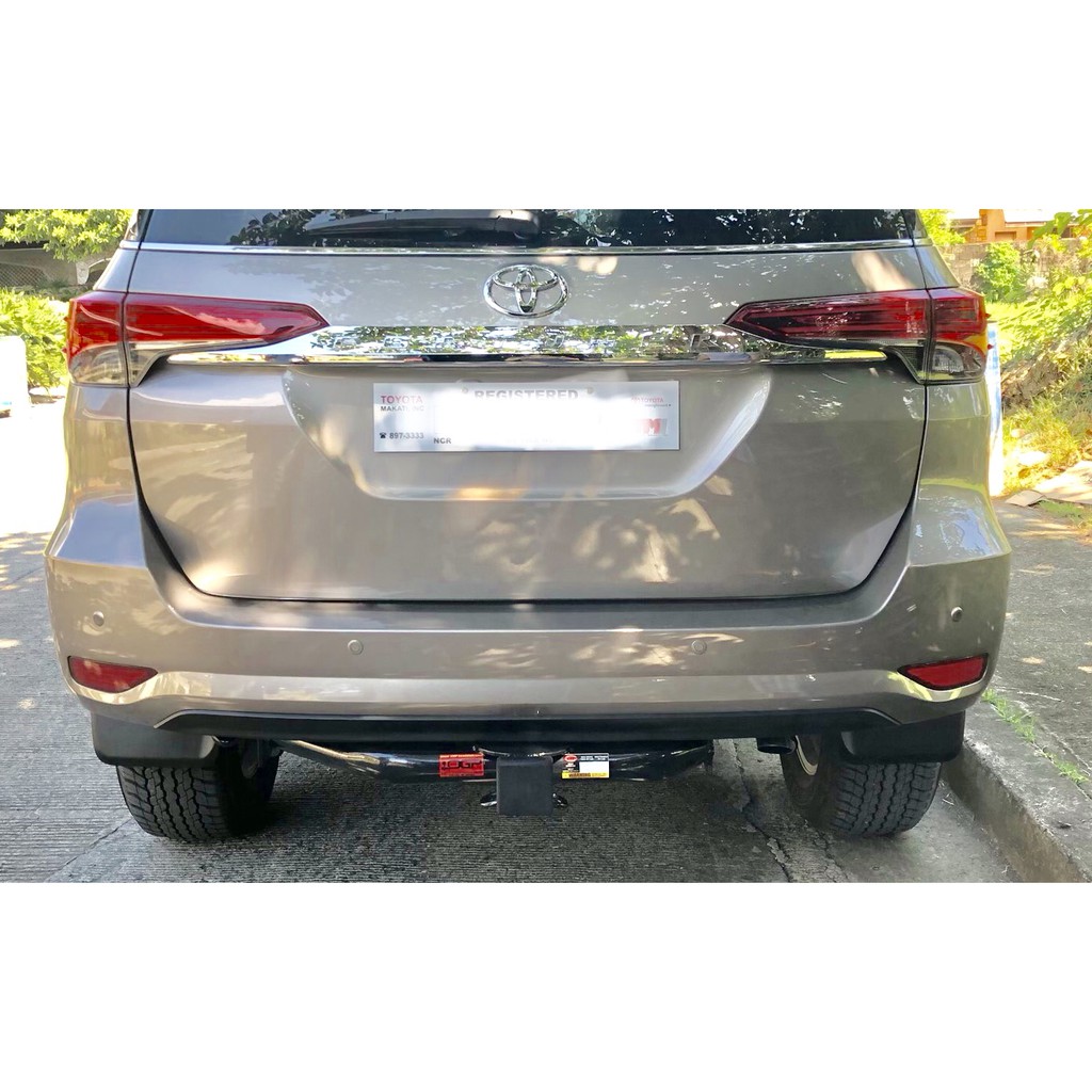 Tow hitch receiver for toyota fortuner 20162021 with hitch cover