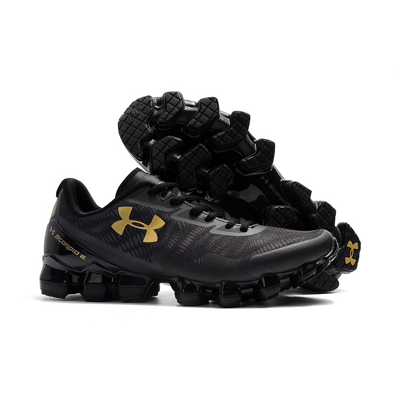 Under Armour Black And Gold Sneakers almoire