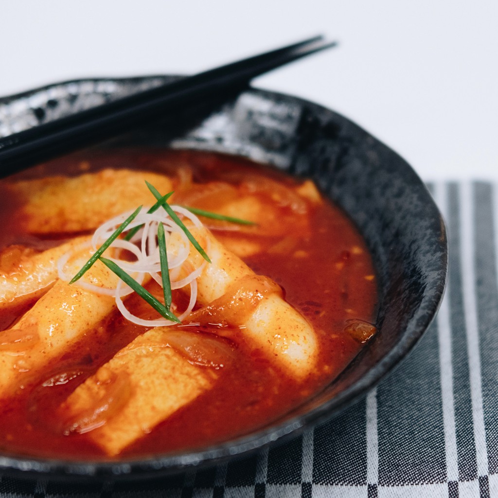 GrocerKing Tteokbokki/ Toppoki Korean Rice Cake with Fish Cake 300g