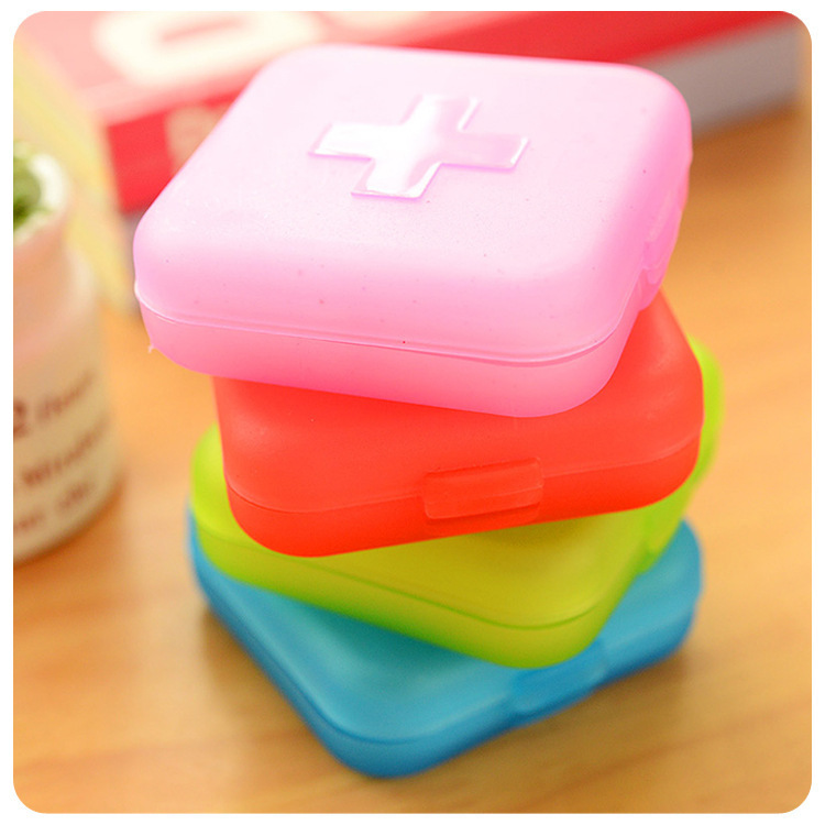 Creative Travel Portable Sealed Pill Box Plastic Portable 4 Compartment Storage Box Pill Box