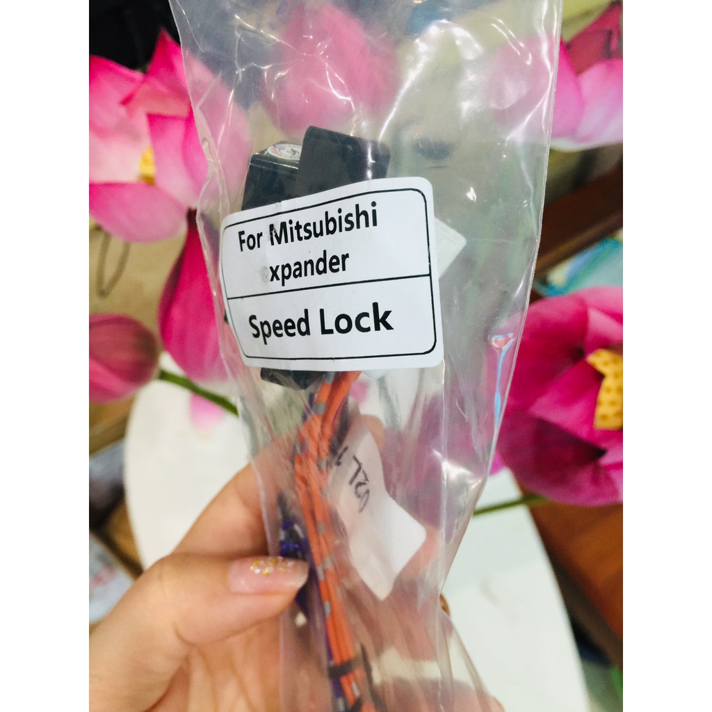 Mua Chốt cửa tự động auto lock Xpander [20182021] giá rẻ nhất TecKi.Vn