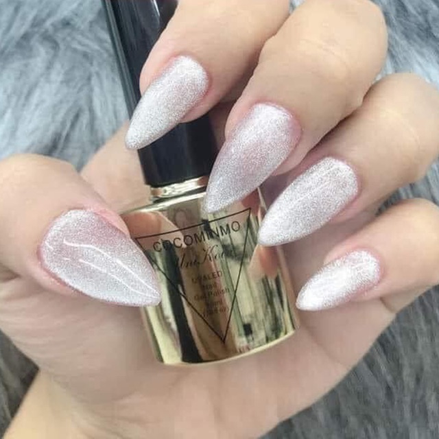 Polished chrome nails