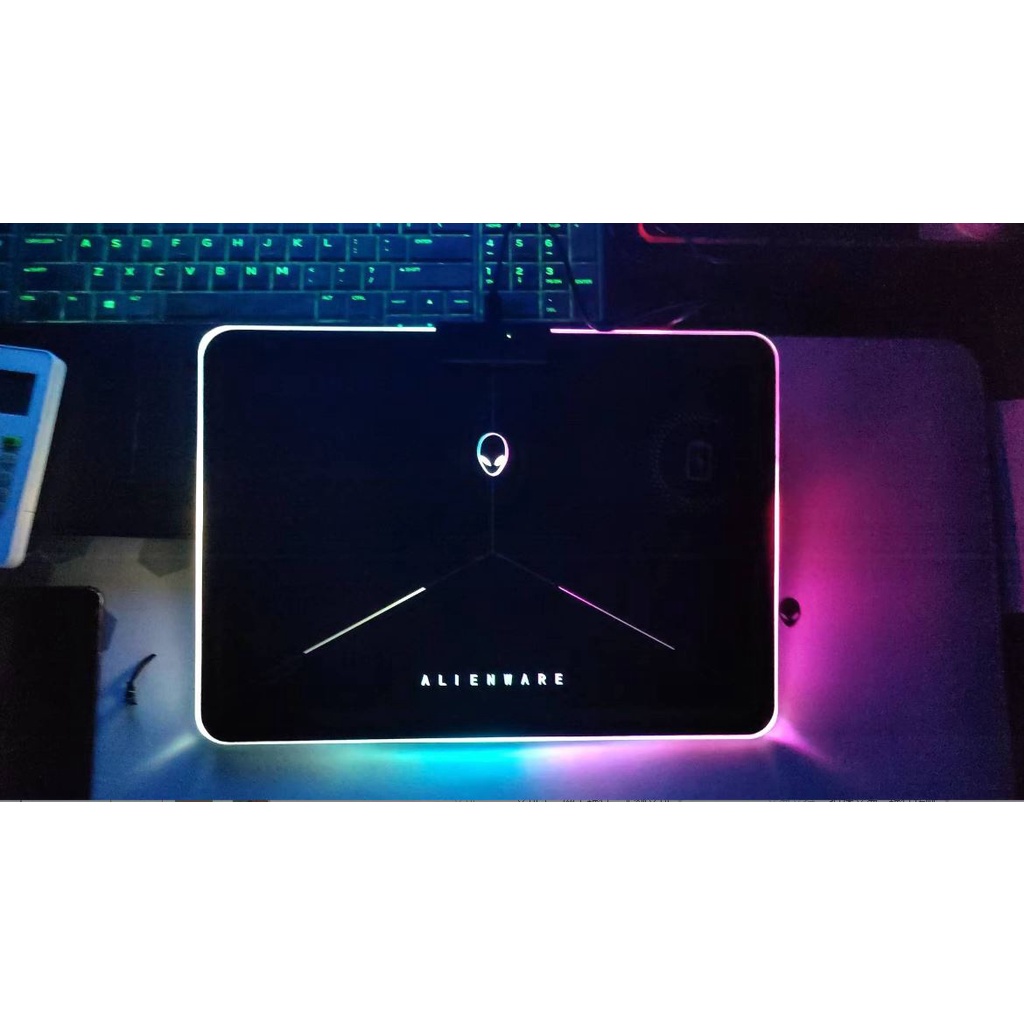 Lót chuột pad alienware led RGBW sạc không dây Bàn Di Chuột