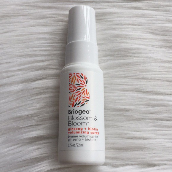 Xịt dưỡng làm phồng tóc Briogeo Blossom & Bloom Ginseng + Biotin