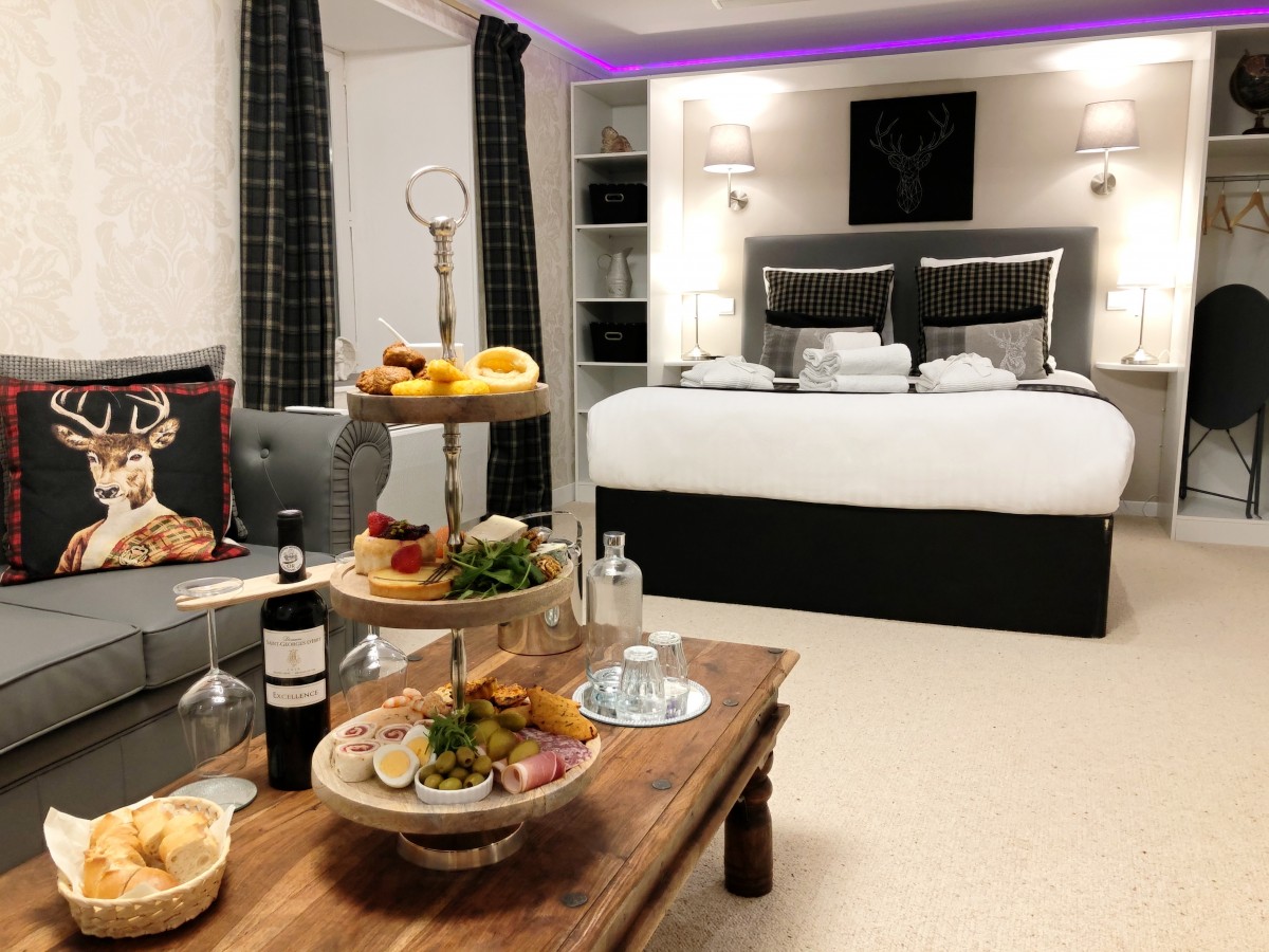 Chambre Luxe avec Baignoire Balneo Spa privatif Puyde