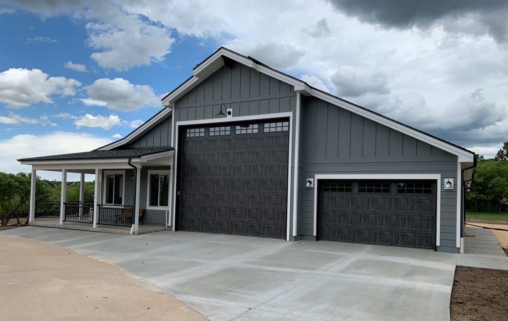 Pinewood RV Garage, Wood Shop and Apartment C.Hall Construction