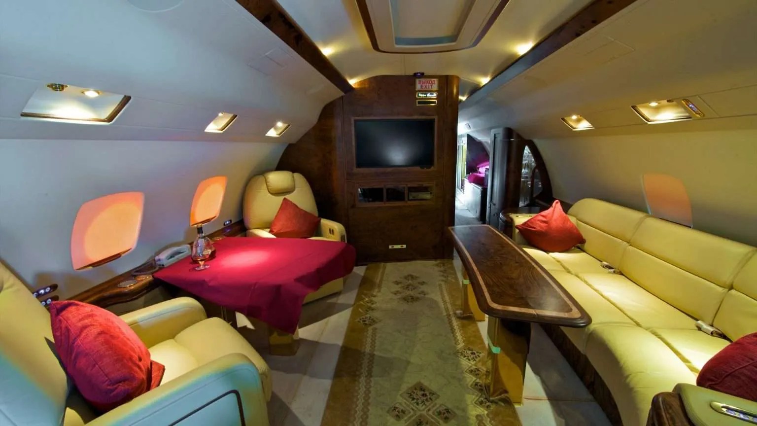 How Can Businesses Benefit From Private Jet Charters? Challenge Jet