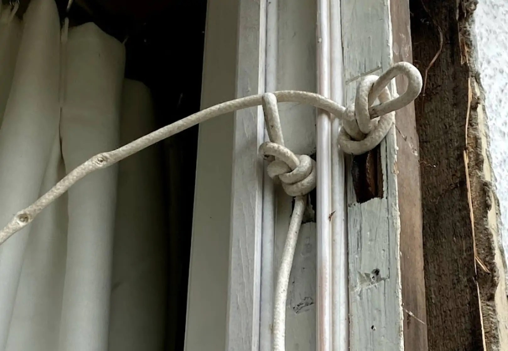 Blocked sash window Sash window stucksh window stuck