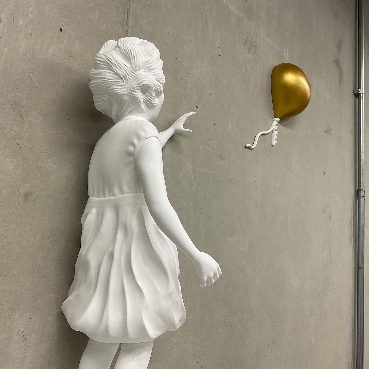 Girl with Balloon Sculpture Champion 3D