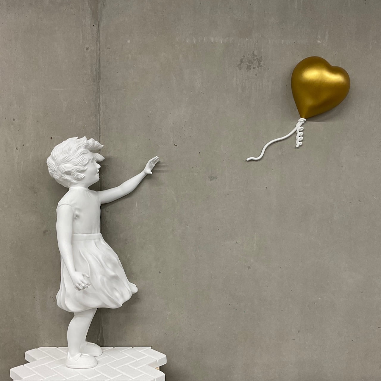 Girl with Balloon Sculpture Champion 3D