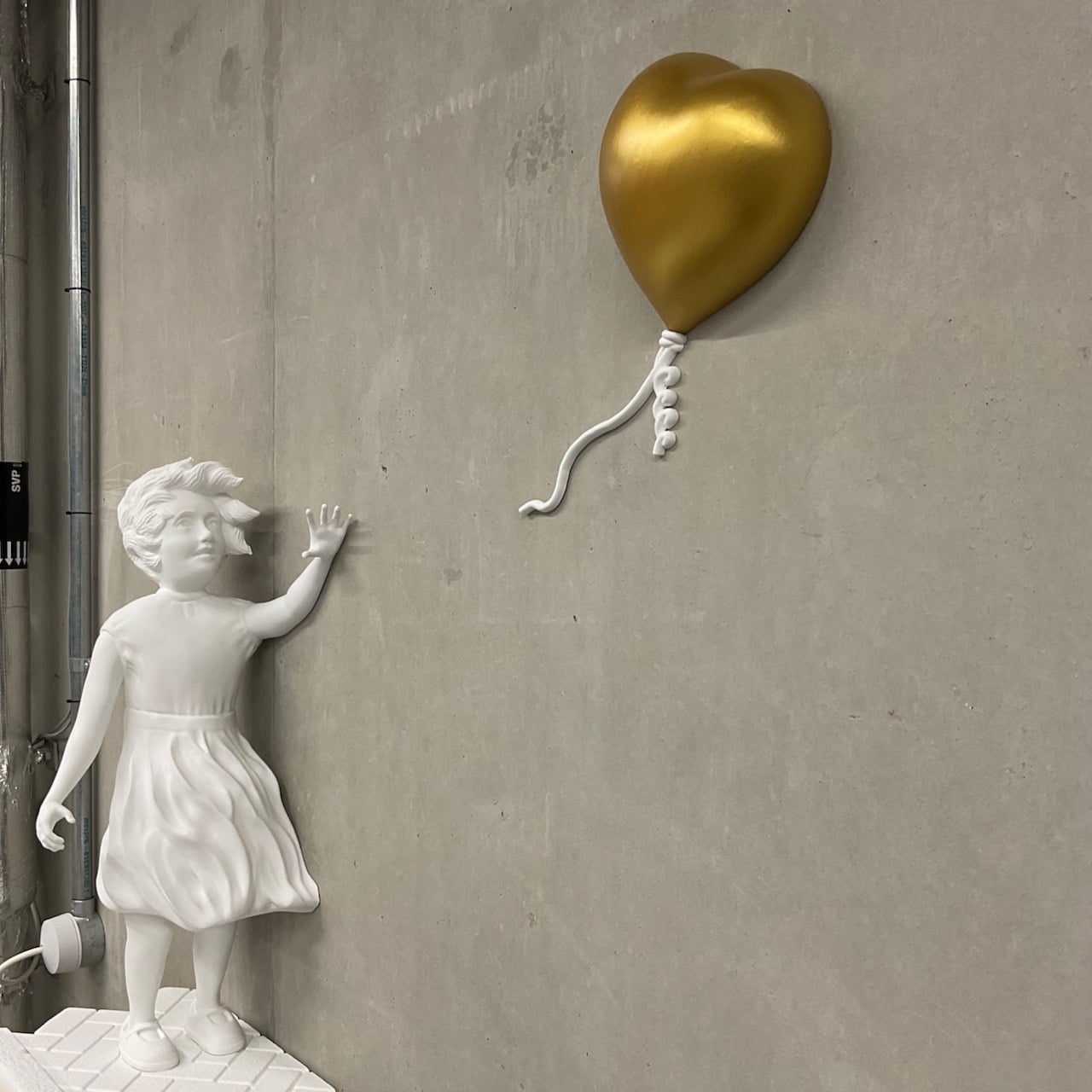 Girl with Balloon Sculpture Champion 3D