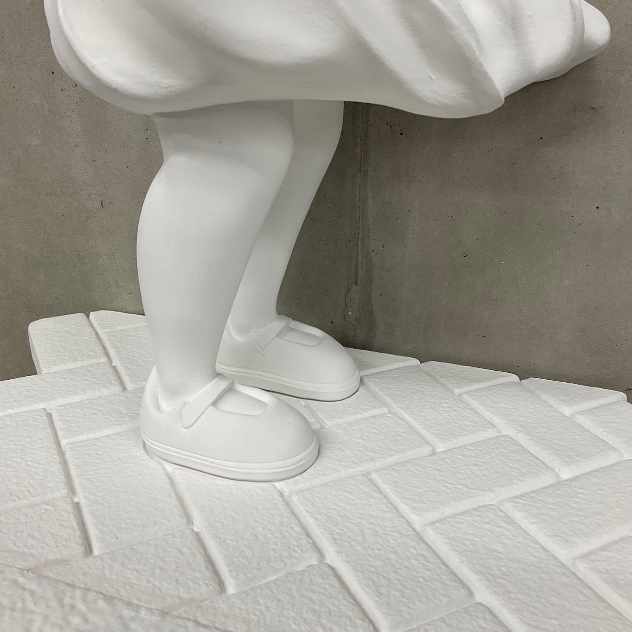 Girl with Balloon Sculpture Champion 3D