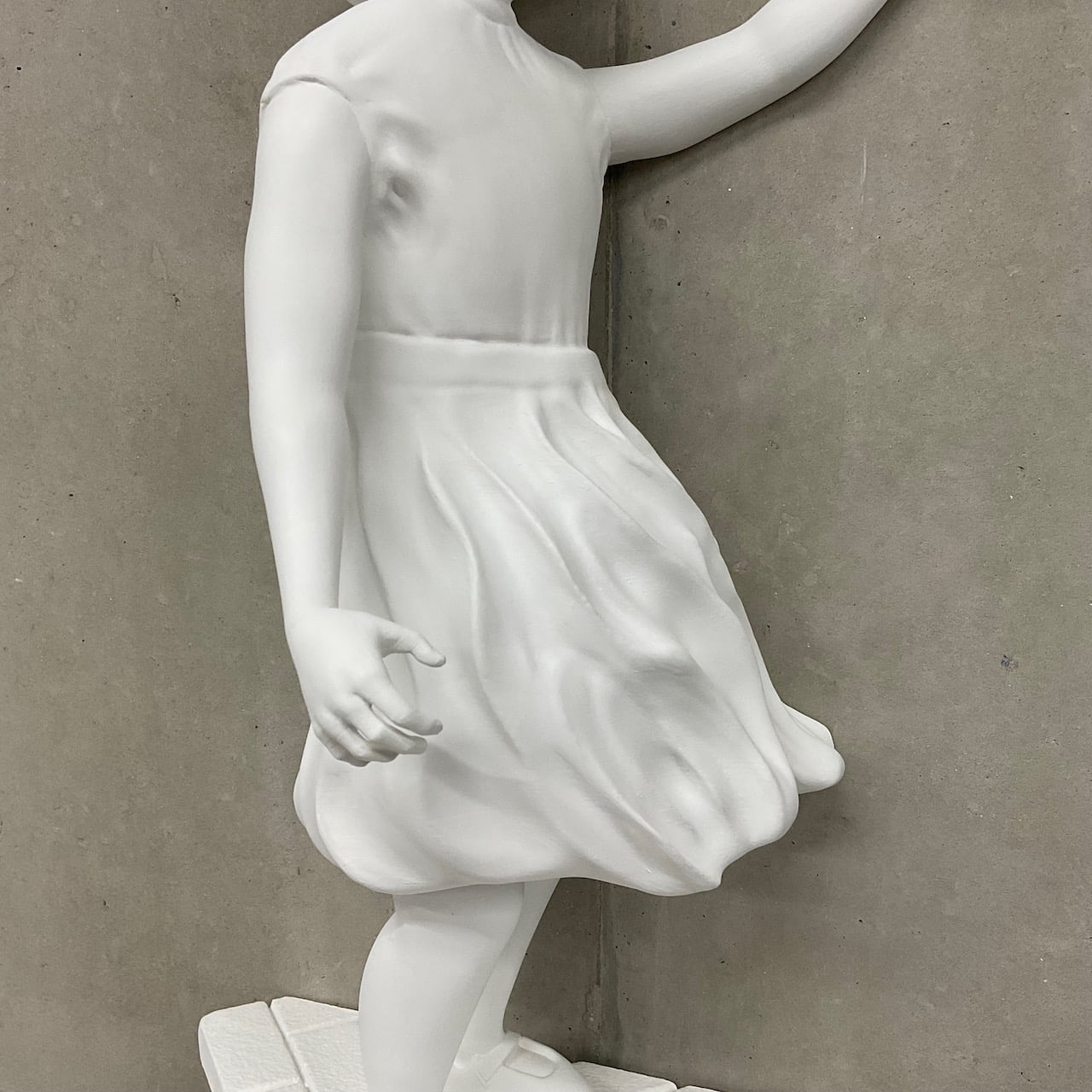 Girl with Balloon Sculpture Champion 3D