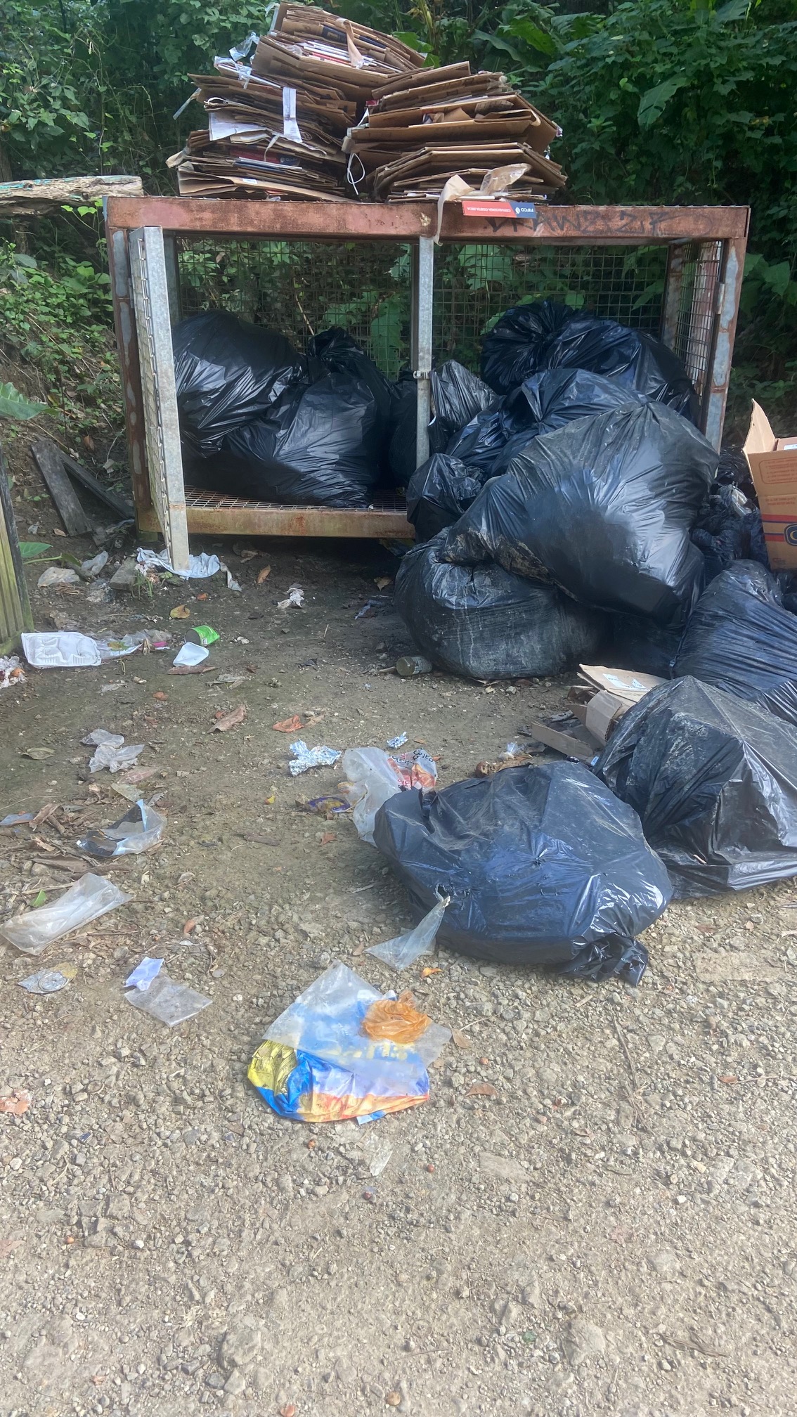 Petición · Super Hermosa clean up your trash site. /Super Hermosa