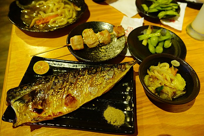【食記】岩串燒居酒屋．微醺的周末夜晚 @六張犁捷運站