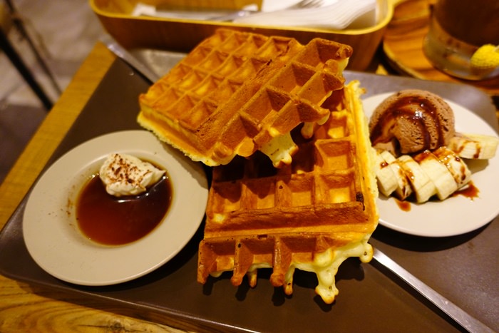 【食記】多麼Cafe+ 多麼咖啡．口味繁多的雙醬鬆餅 @六張犁捷運站