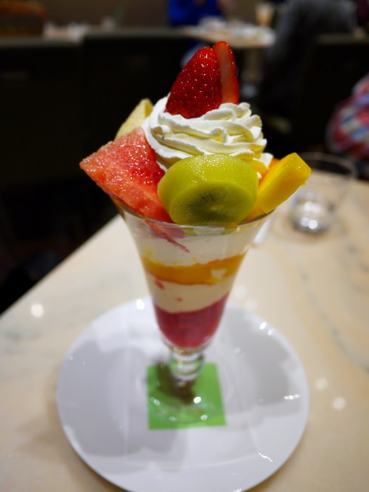 【13 秋日．楓遊東京 】- 東京新名所KITTE．貴婦級的水果聖代 千疋屋総本店